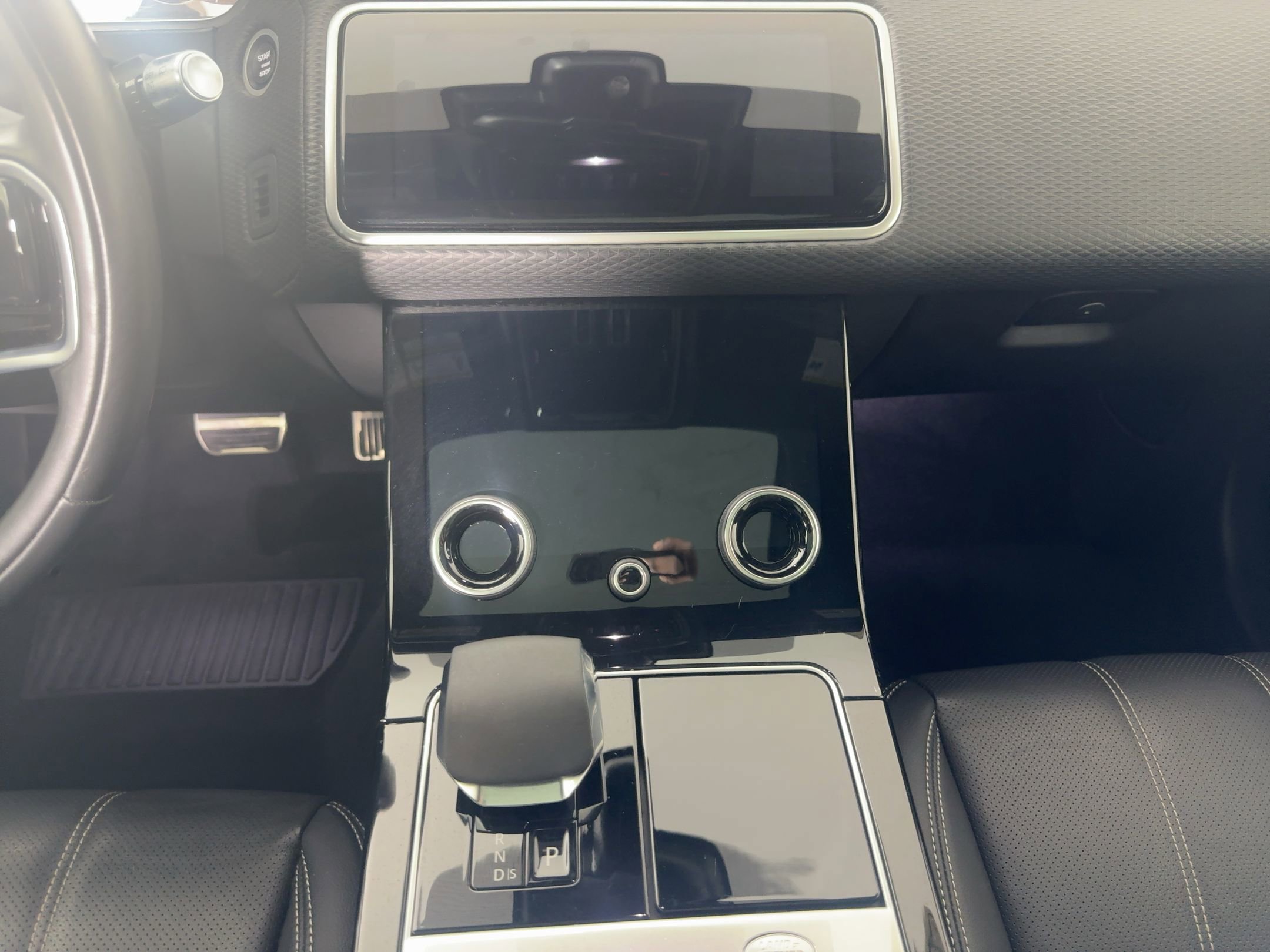 Used 2022 Land Rover Range Rover Velar R-Dynamic S image 24