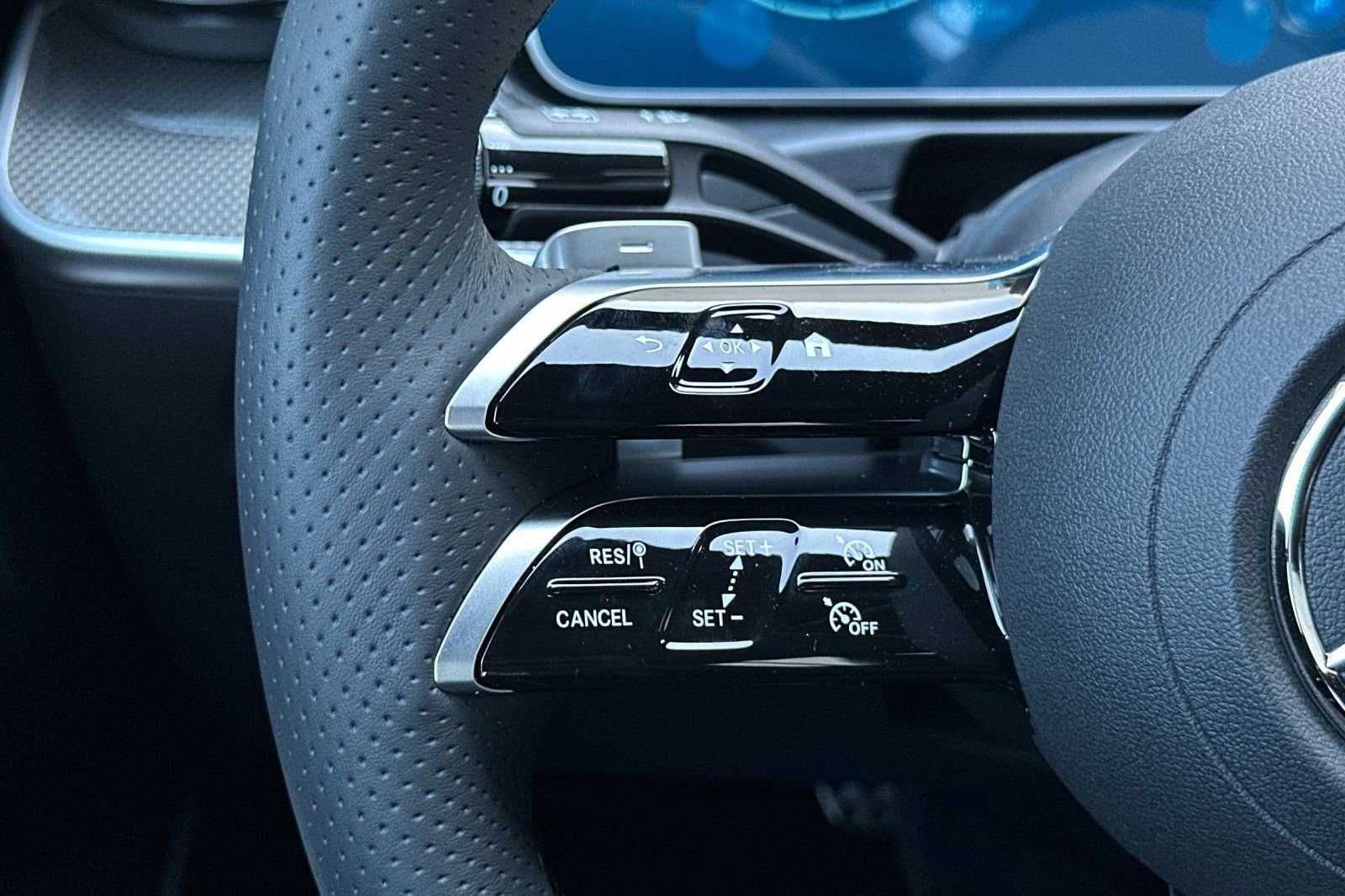 New 2025 Mercedes-Benz C 300 4MATIC Sedan image 25