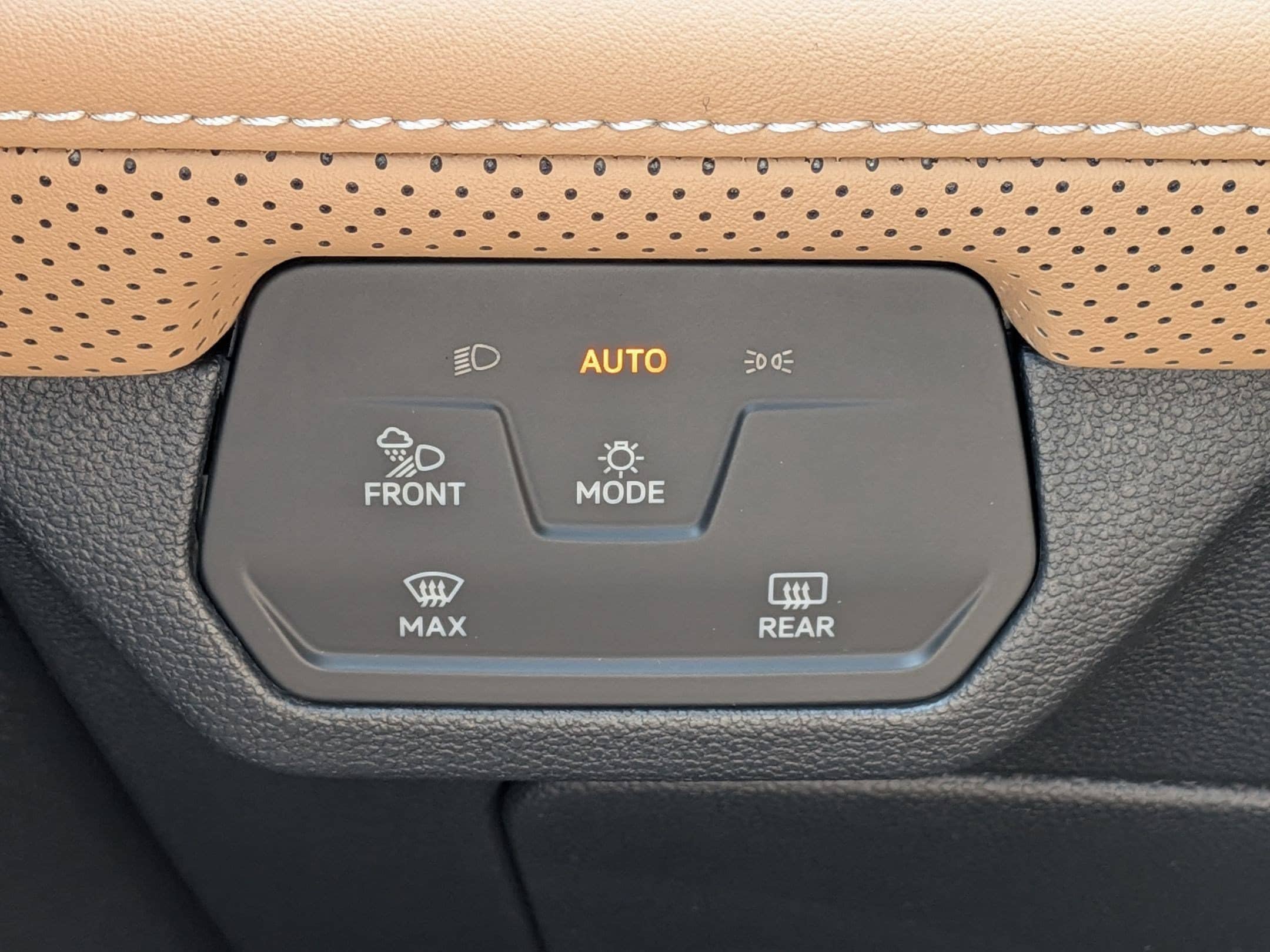 New 2026 Volkswagen Atlas Cross Sport SEL AWD/4WD image 17