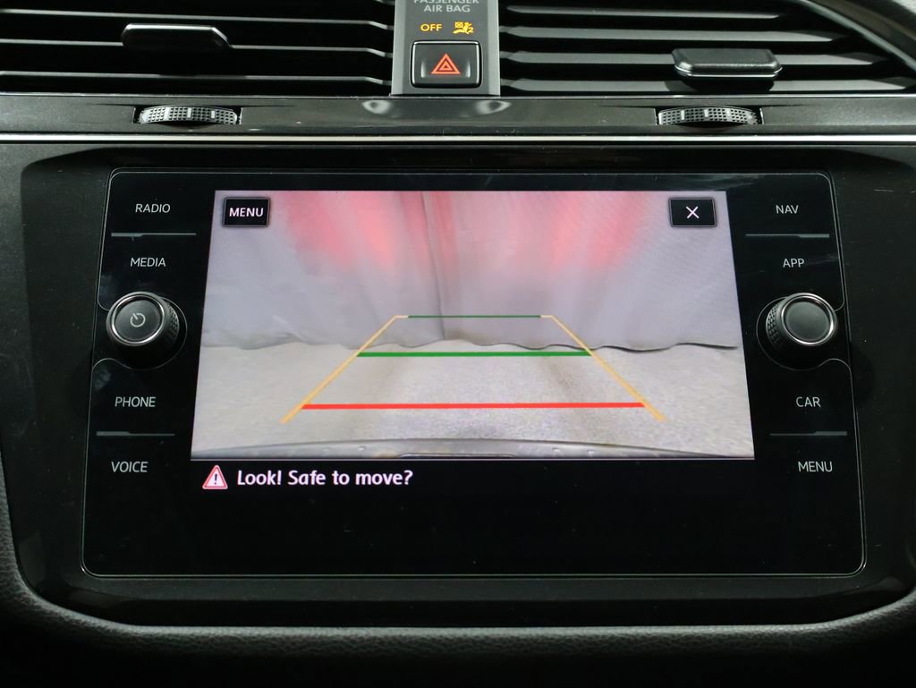 Used 2018 Volkswagen Tiguan SEL Premium w/ 3rd Row Seat Package image 29