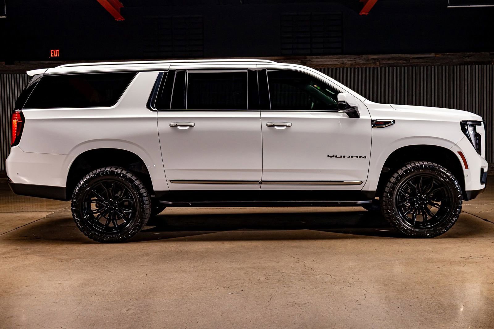 Used 2025 GMC Yukon XL Elevation w/ Technology Package image 11