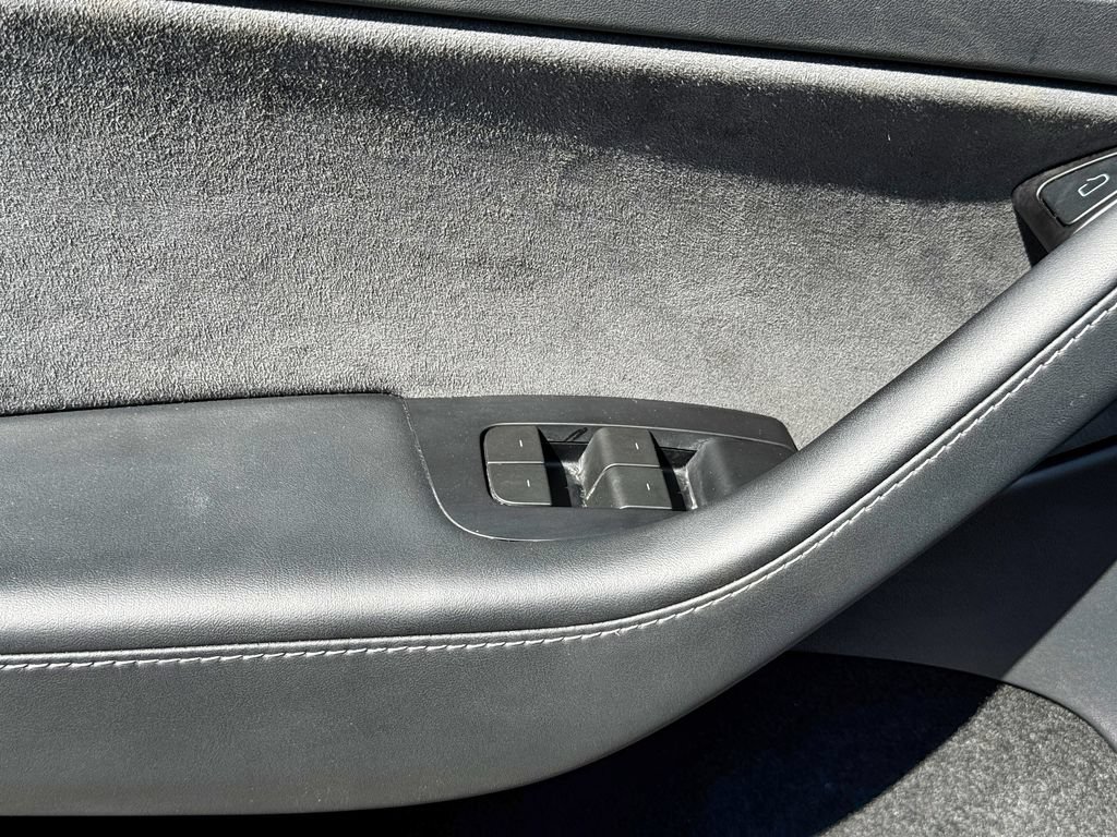 Used 2024 Tesla Model Y Long Range RWD image 85