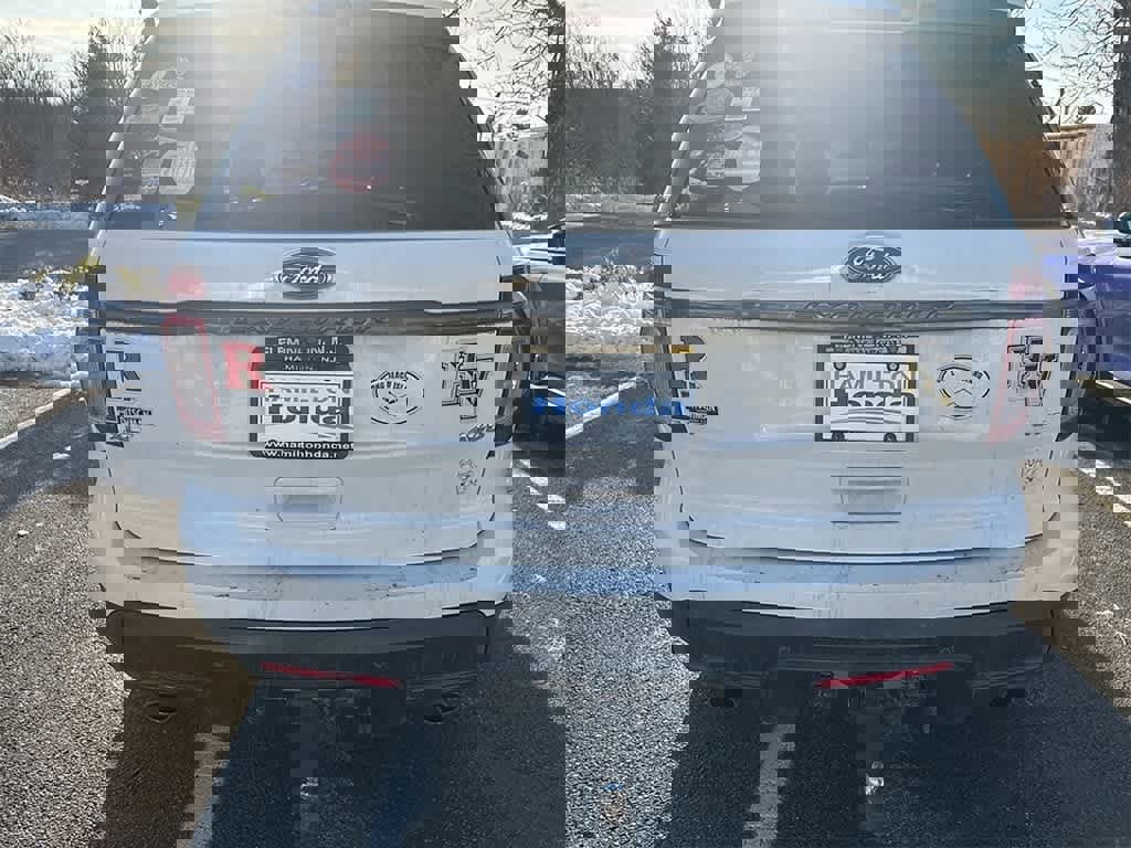 Used 2015 Ford Explorer XLT w/ Equipment Group 202A image 5