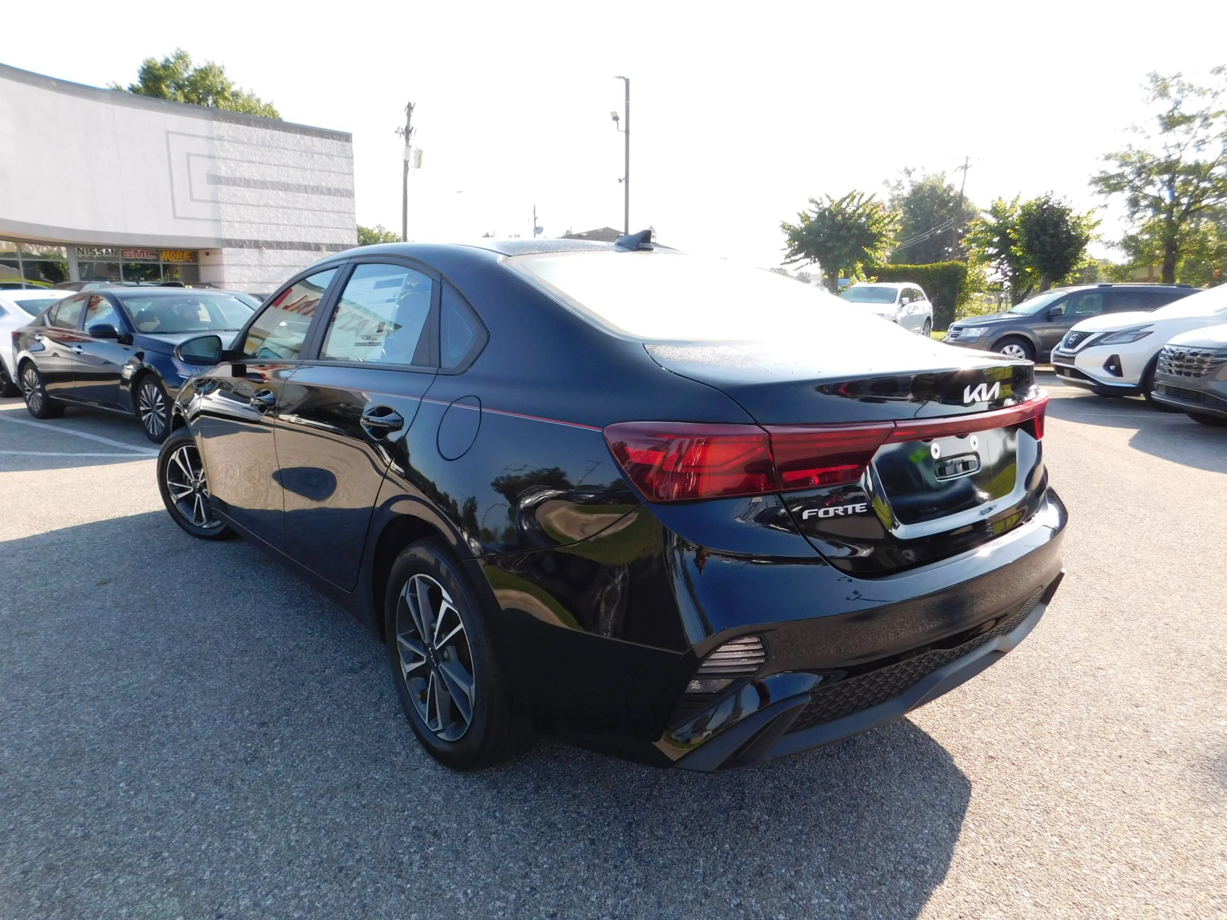 Used 2023 Kia Forte LXS FWD image 6