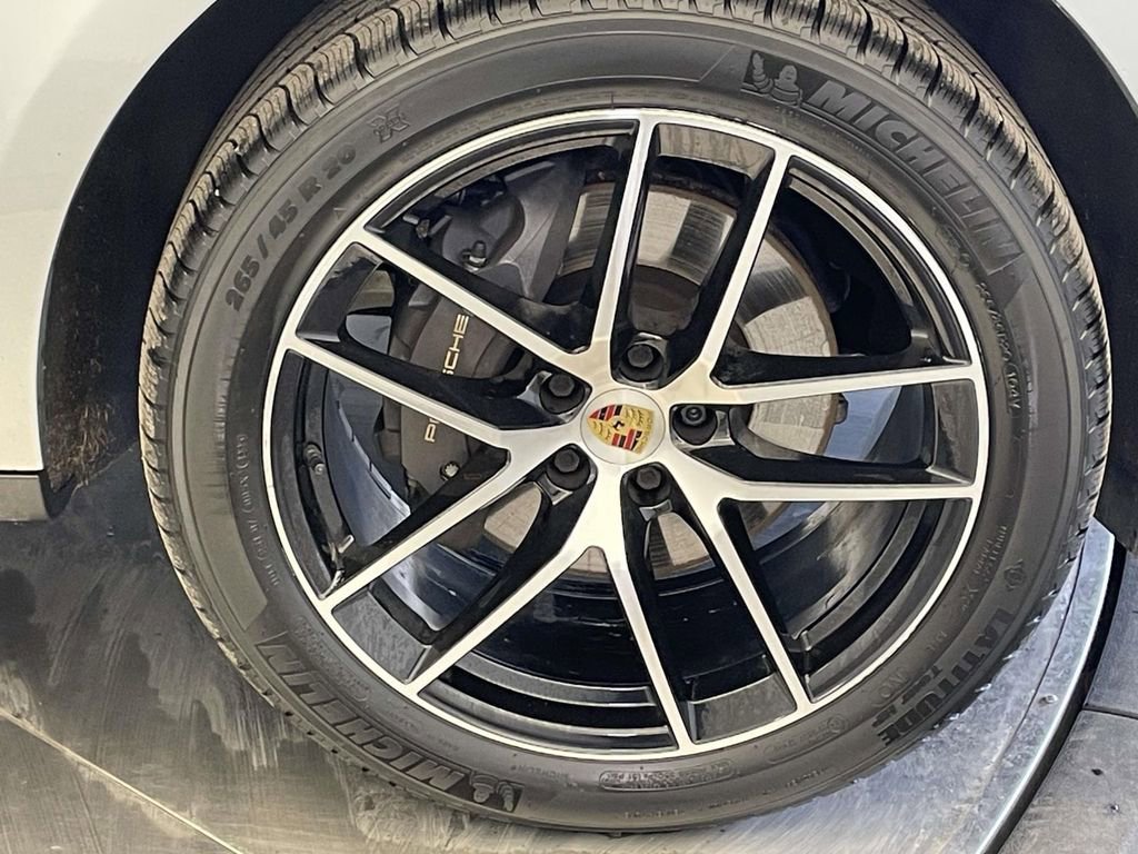 Certified 2022 Porsche Macan image 14