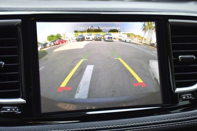 Used 2023 Chrysler Pacifica Limited FWD image 17