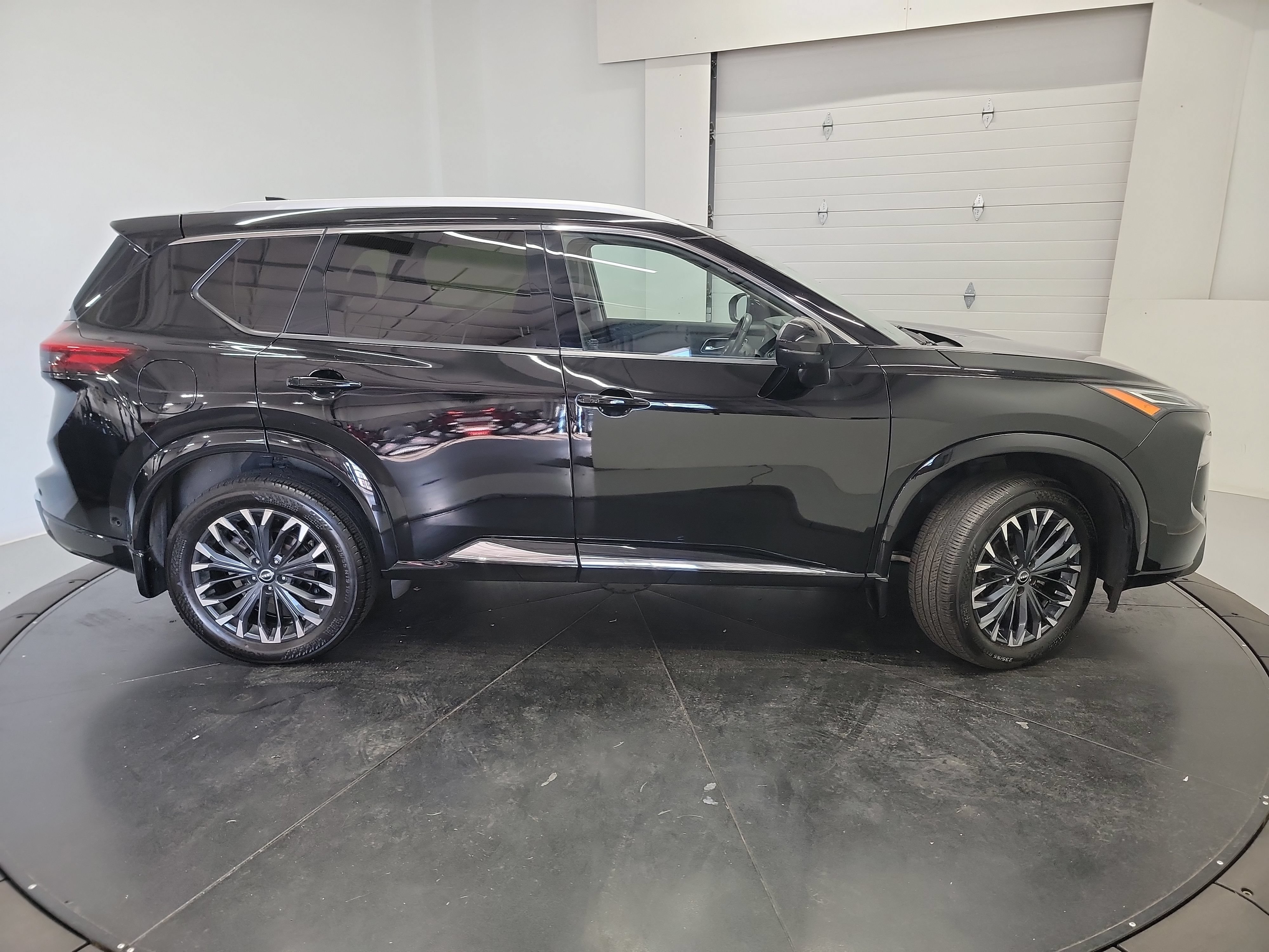 Used 2024 Nissan Rogue Platinum w/ Platinum Premium Package AWD/4WD image 11
