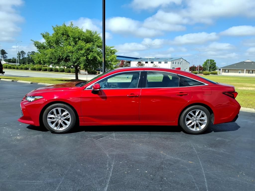 Used 2021 Toyota Avalon XLE w/ Moonroof Package FWD image 6