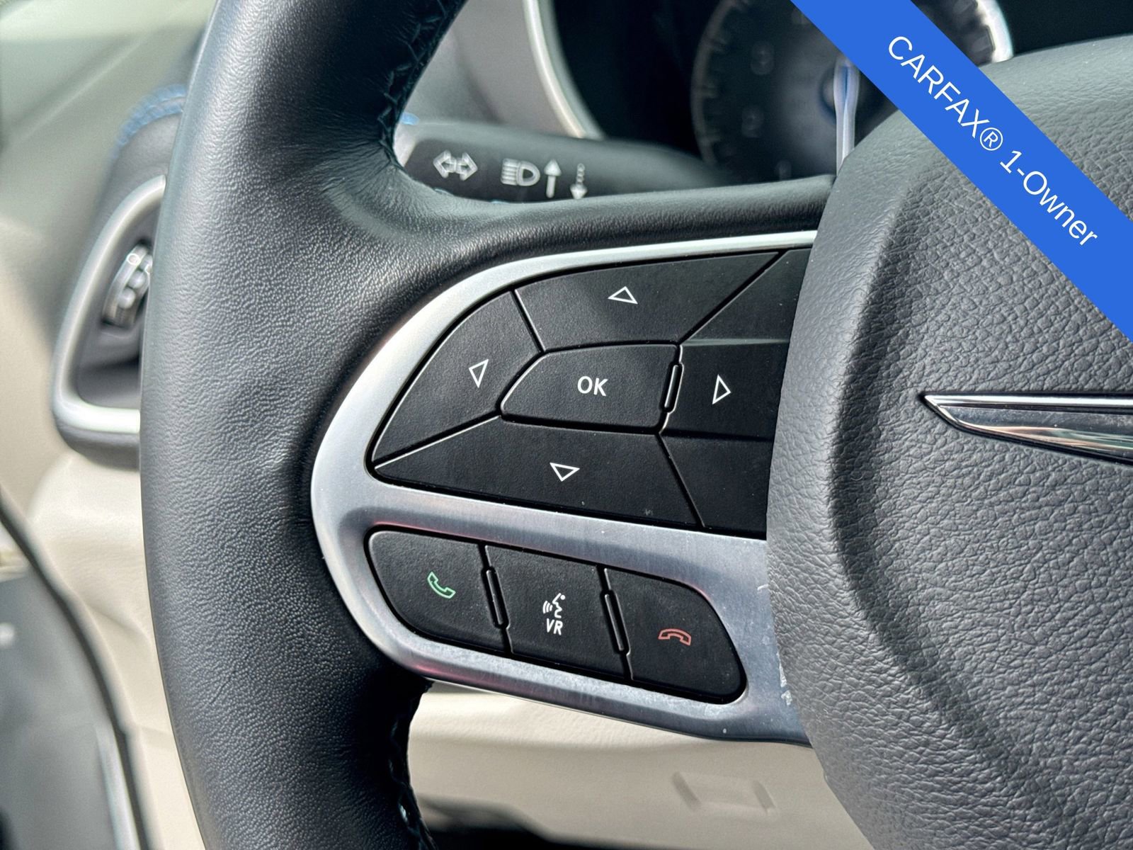 Used 2021 Chrysler Pacifica Touring w/ Cold Weather Group FWD image 28