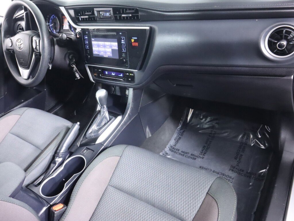 Used 2018 Toyota Corolla LE FWD image 36