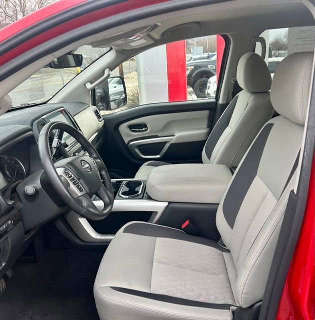 Used 2024 Nissan Titan SV w/ SV Convenience Package image 7