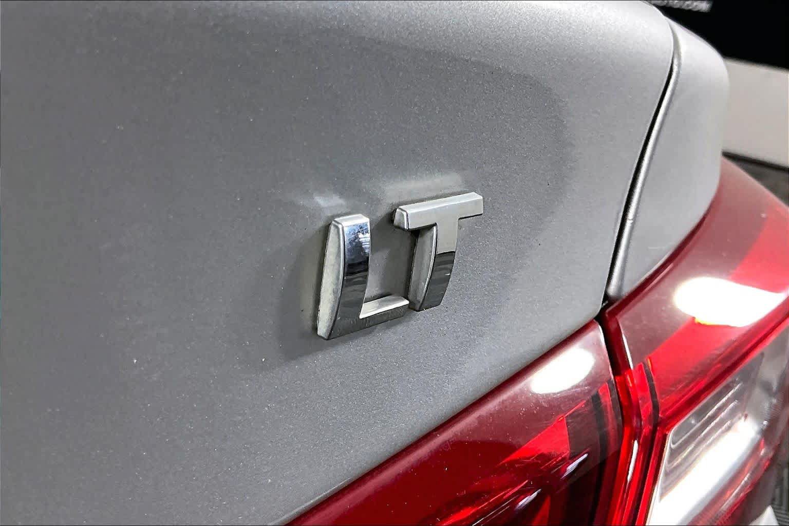 Used 2016 Chevrolet Malibu LT FWD image 9