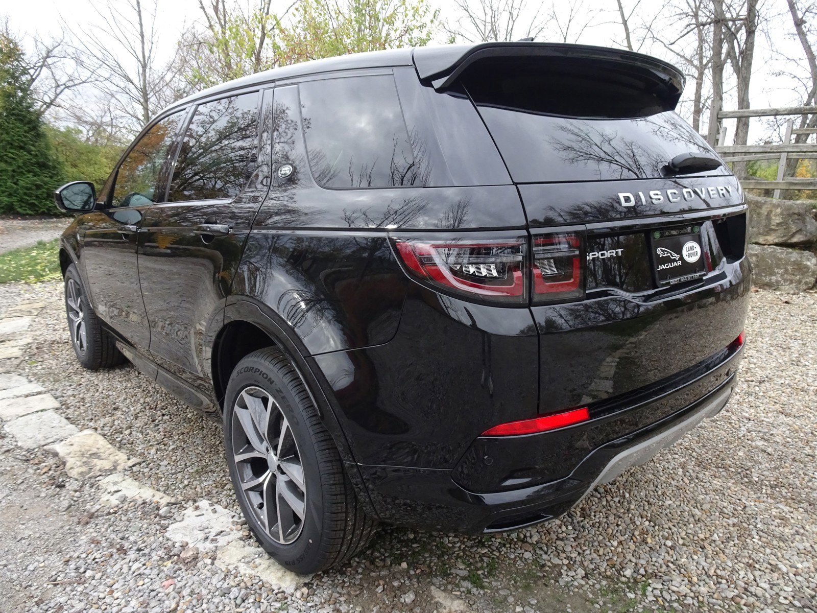 New 2025 Land Rover Discovery Sport S image 4