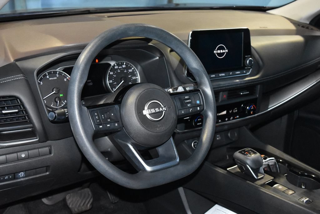 Used 2023 Nissan Rogue SV FWD image 2