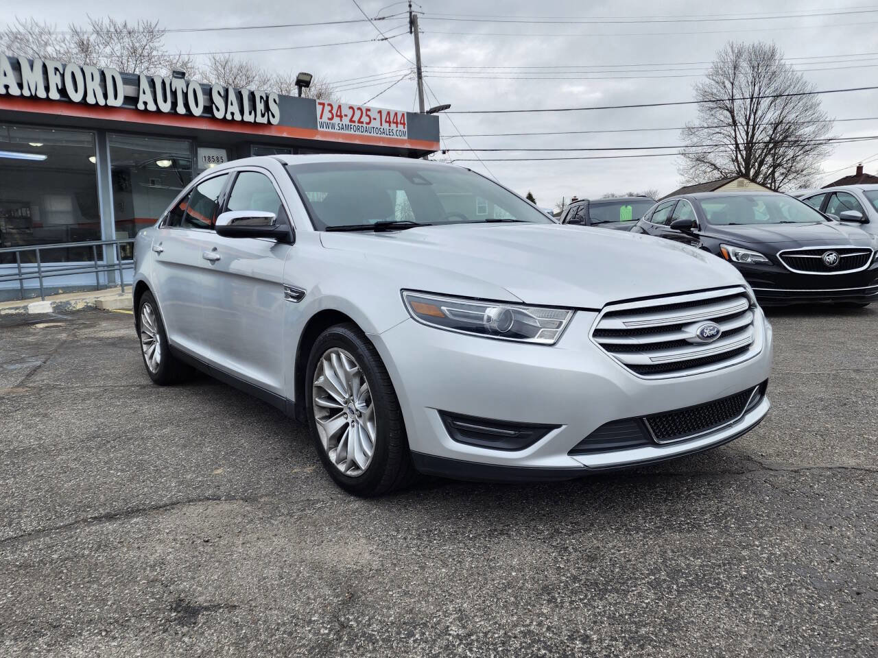Used 2019 Ford Taurus Limited image 6