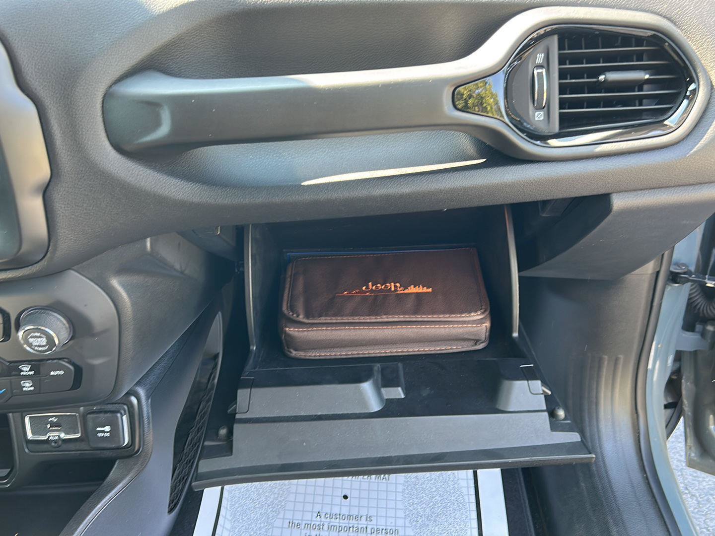 Used 2018 Jeep Renegade Altitude FWD image 23