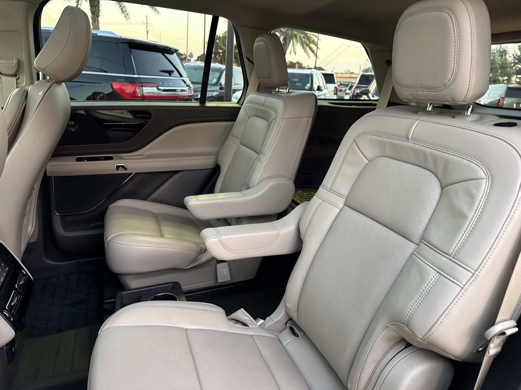 Used 2022 Lincoln Aviator Reserve w/ Elements Package Plus image 18