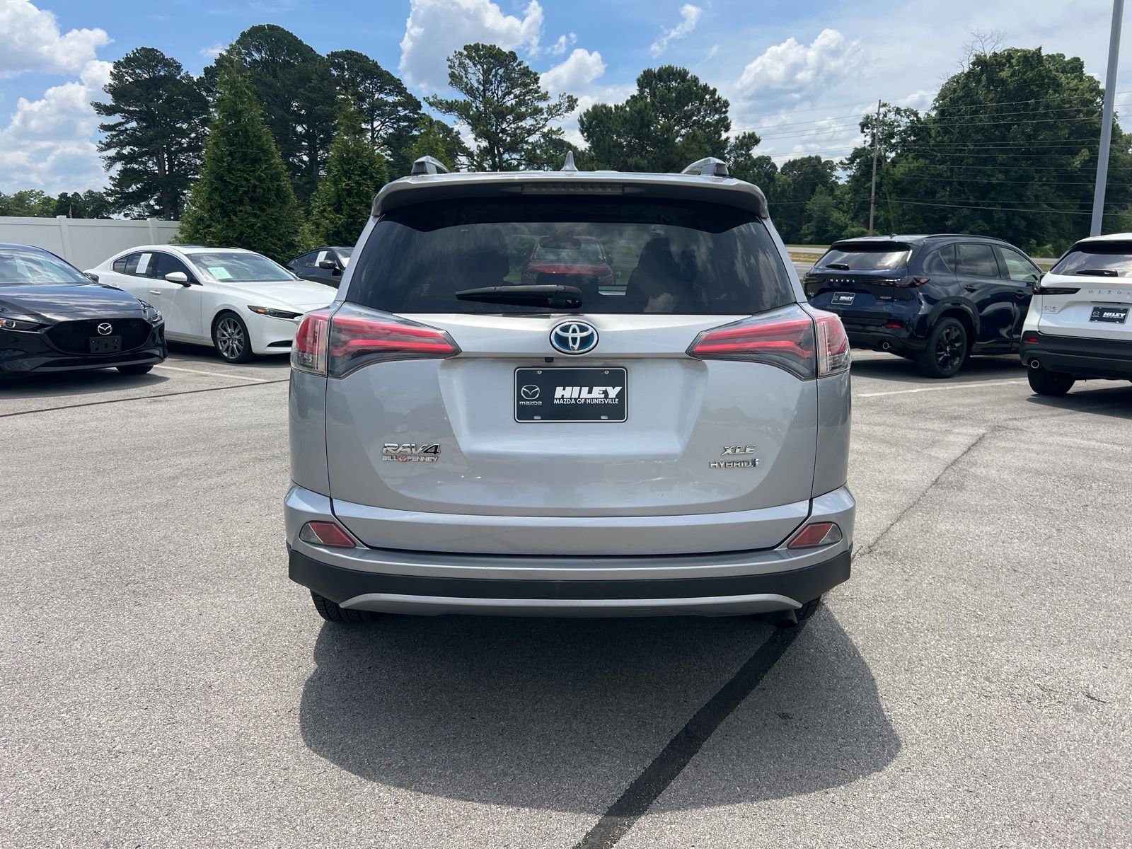 Used 2017 Toyota RAV4 XLE AWD/4WD image 7