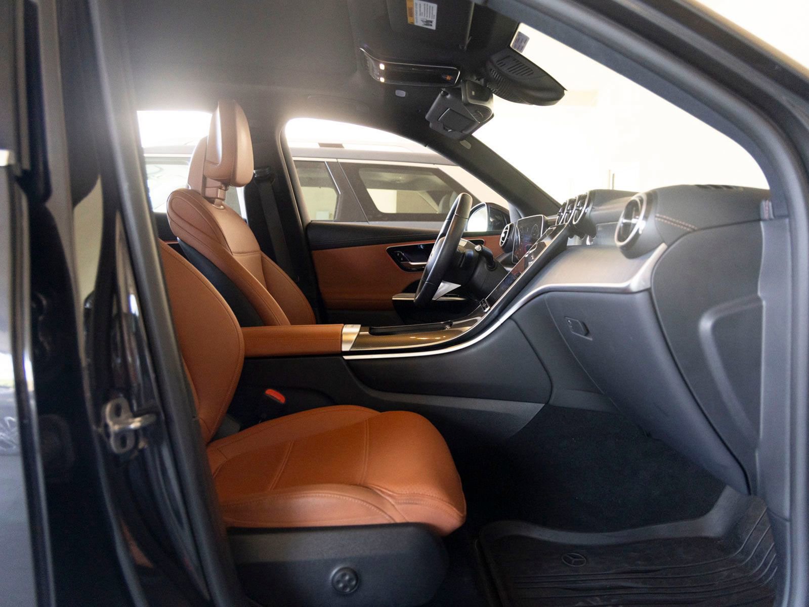 Used 2024 Mercedes-Benz GLC 300 image 27