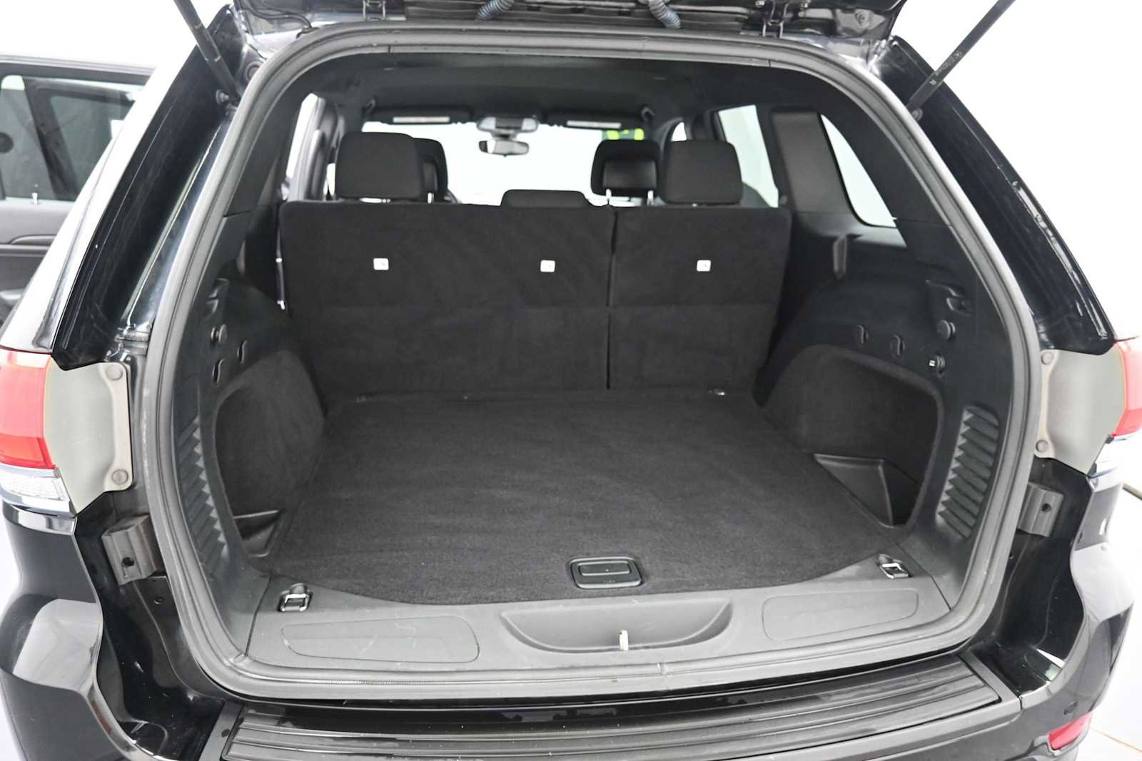 Used 2017 Jeep Grand Cherokee Laredo w/ Quick Order Package 23E AWD/4WD image 15