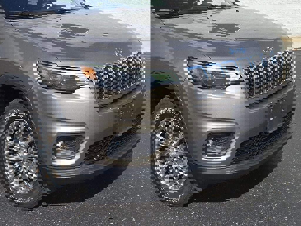 Used 2019 Jeep Cherokee Latitude Plus w/ Comfort/Convenience Group video 2