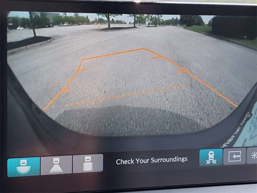 Used 2023 Honda Pilot Touring image 6