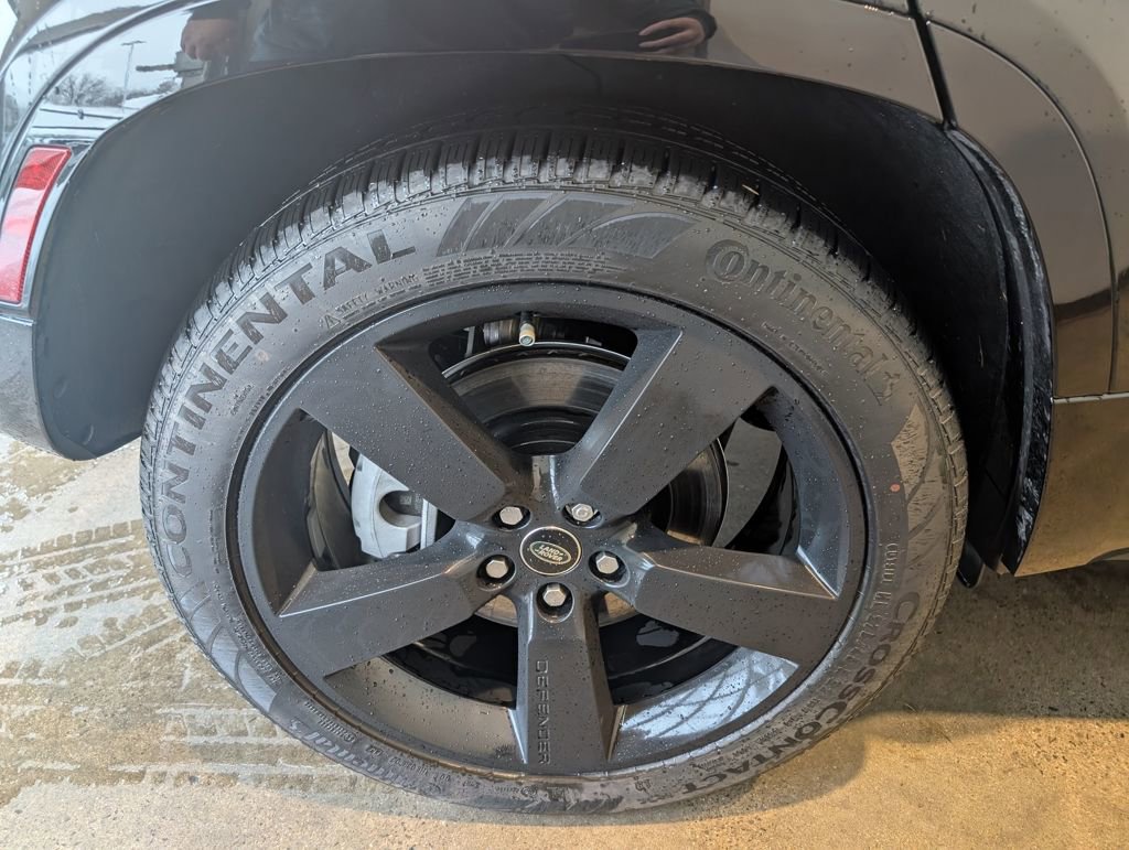 Used 2025 Land Rover Defender 110 X-Dynamic SE image 8