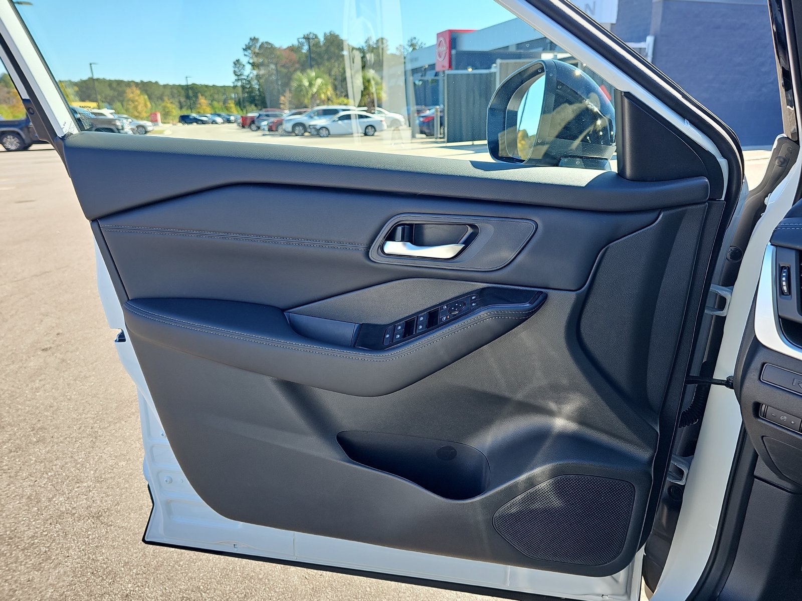 New 2027 Nissan Rogue Dark Armor FWD image 31