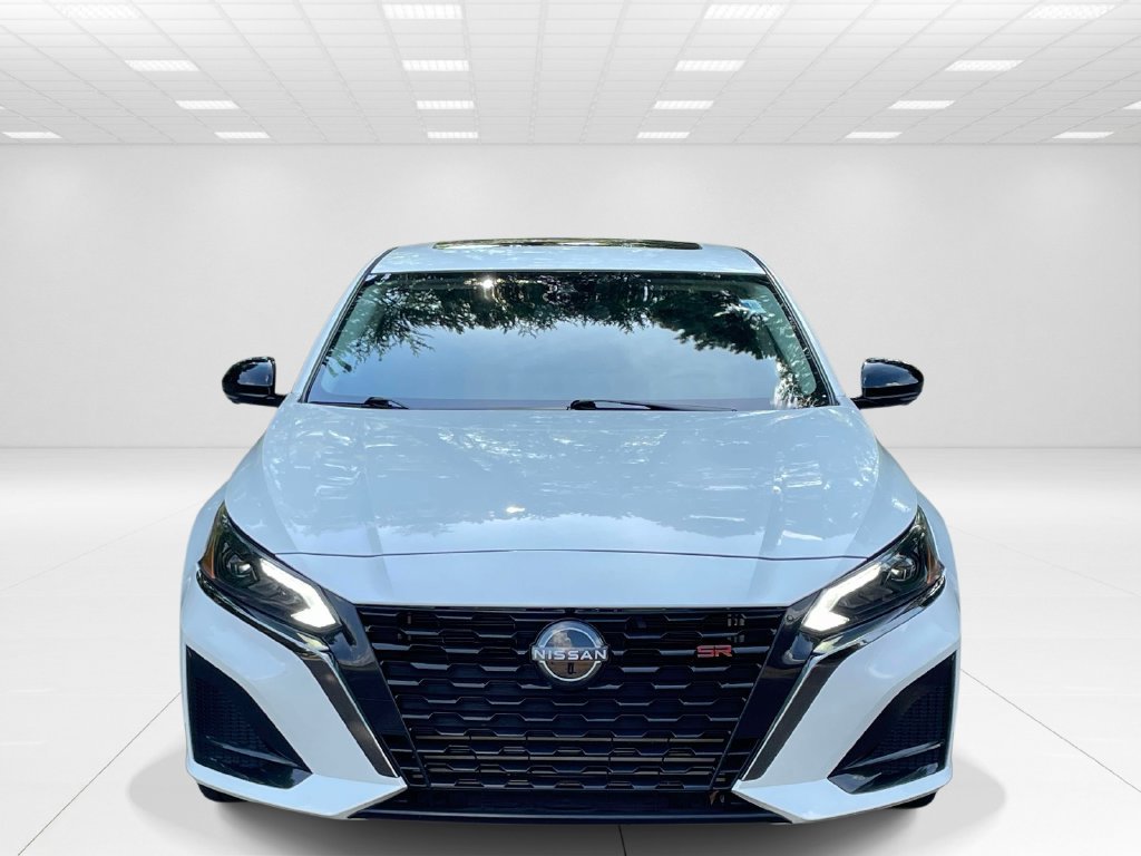 Used 2023 Nissan Altima 2.0 SR FWD image 2