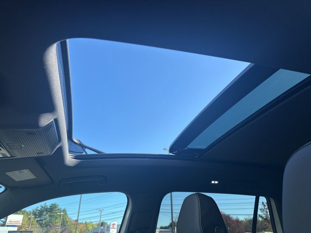 New 2025 Volkswagen Tiguan SE R-Line image 21