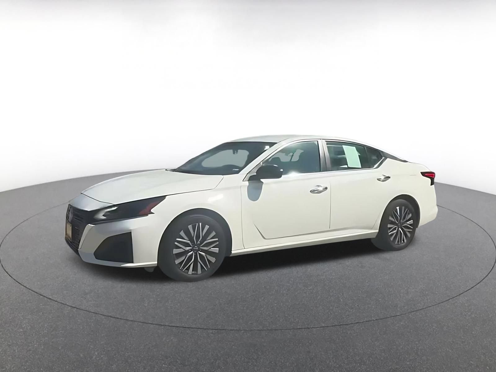 Used 2025 Nissan Altima 2.5 SV FWD image 7