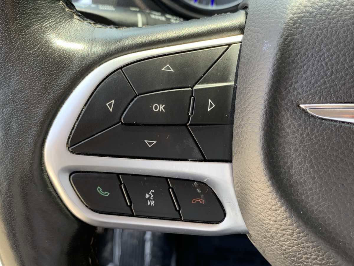 Used 2020 Chrysler 300 Limited image 14