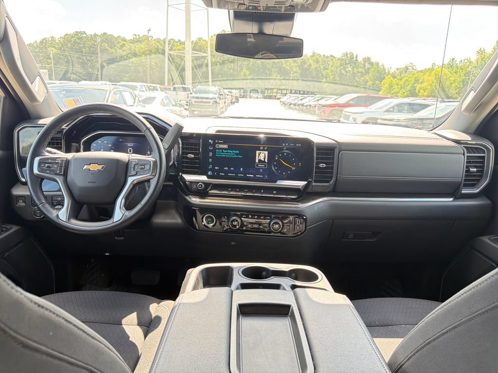 Certified 2024 Chevrolet Silverado 1500 LT AWD/4WD image 15