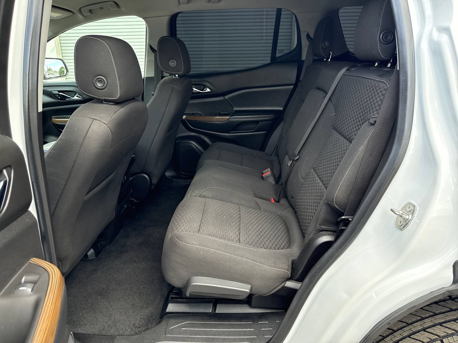 Used 2019 GMC Acadia SLE FWD image 25