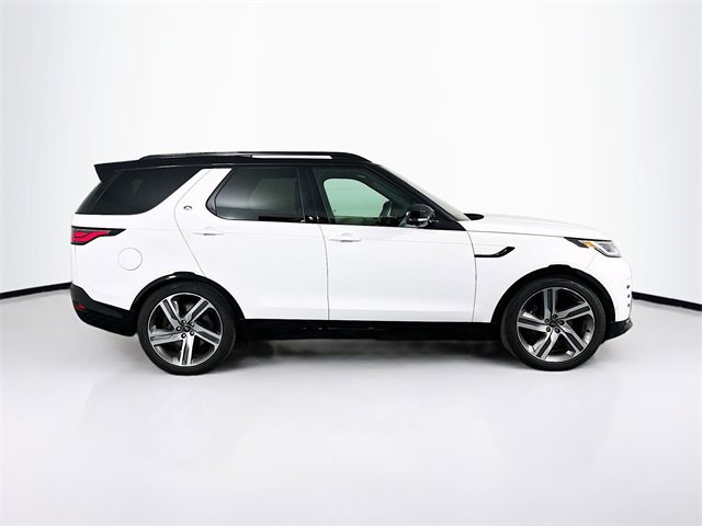 Certified 2023 Land Rover Discovery Metropolitan Edition image 4