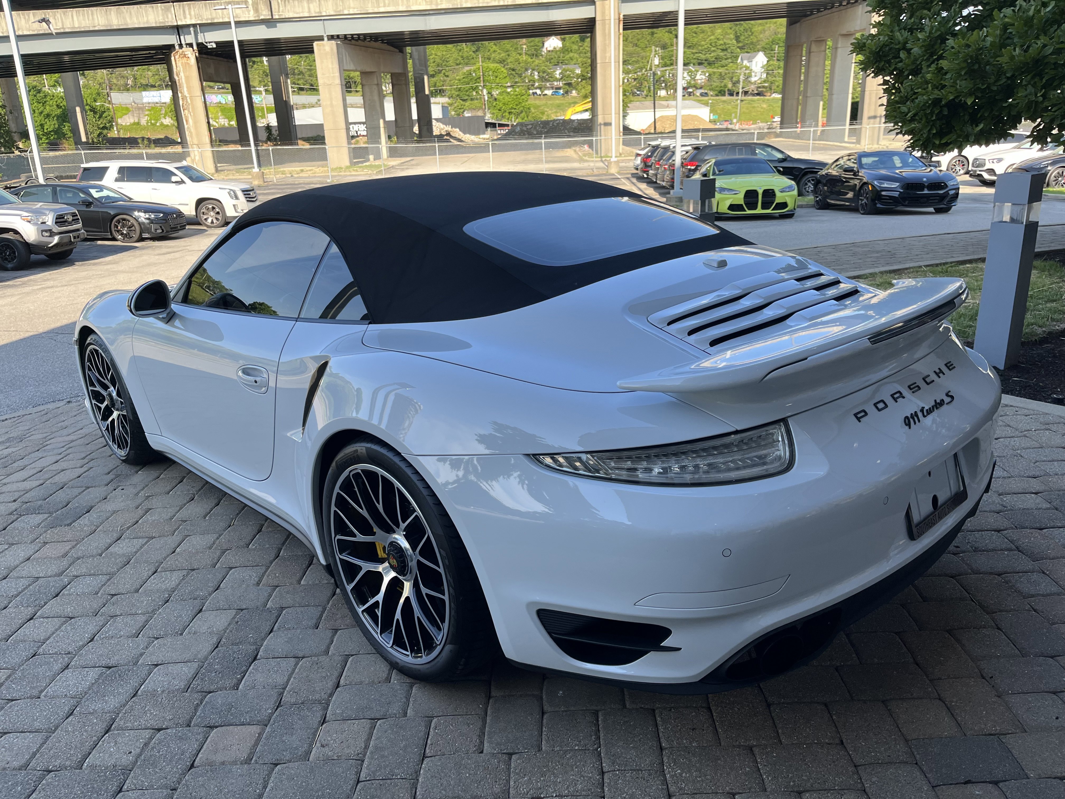 Used 2015 Porsche 911 Turbo S w/ High-end Infotainment Package AWD/4WD image 15