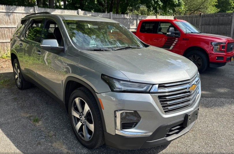 Used 2023 Chevrolet Traverse LT w/ LT Premium Package AWD/4WD image 4