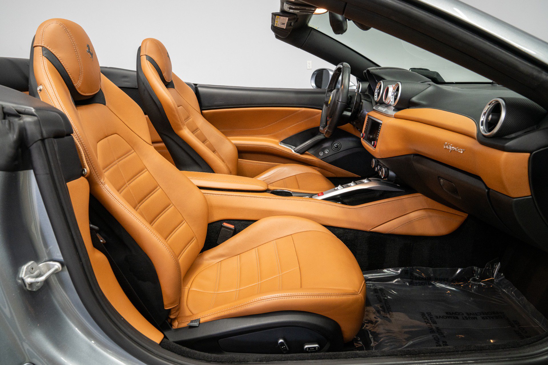 Used 2017 Ferrari California T RWD image 29