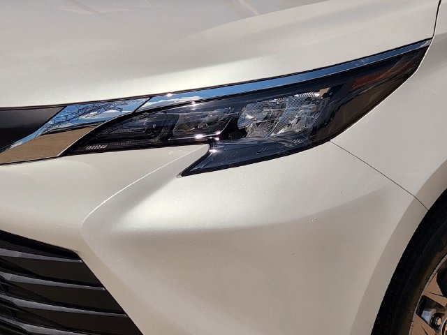 New 2026 Toyota Sienna XLE FWD image 6