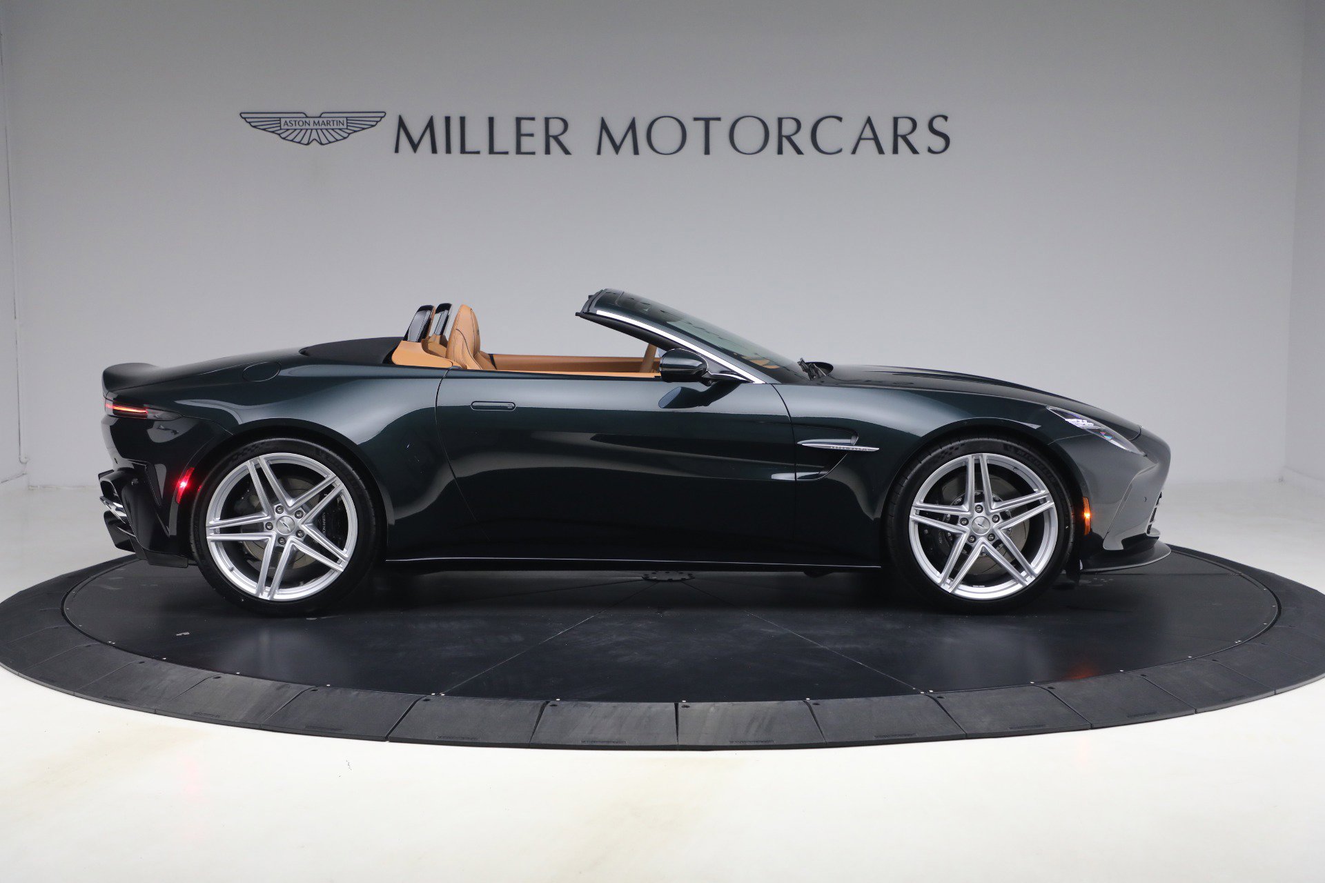New 2026 Aston Martin V8 Vantage Roadster image 9