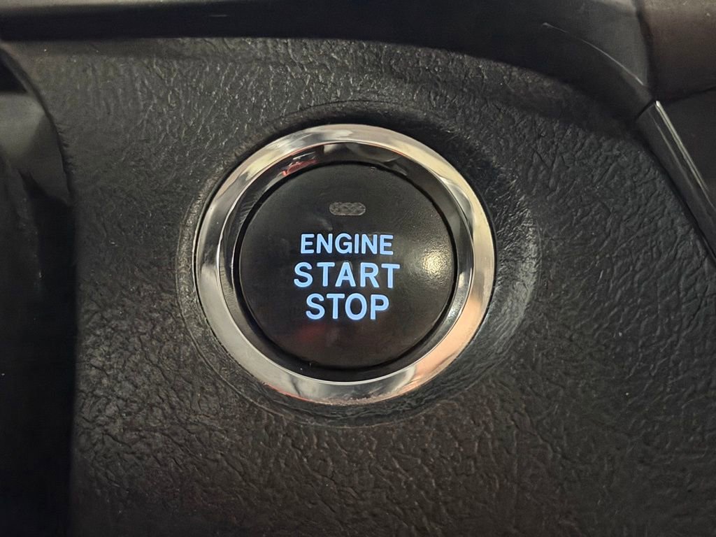 Used 2016 Toyota Sienna SE w/ SE Preferred Package FWD image 19