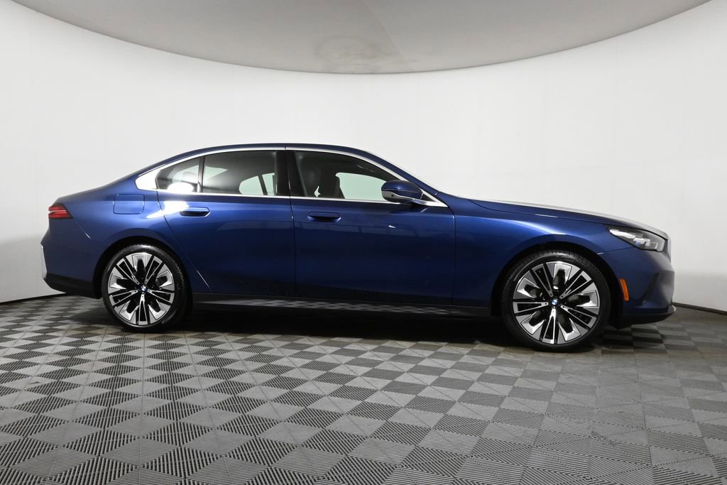 Used 2026 BMW 530i xDrive w/ Premium Package image 8