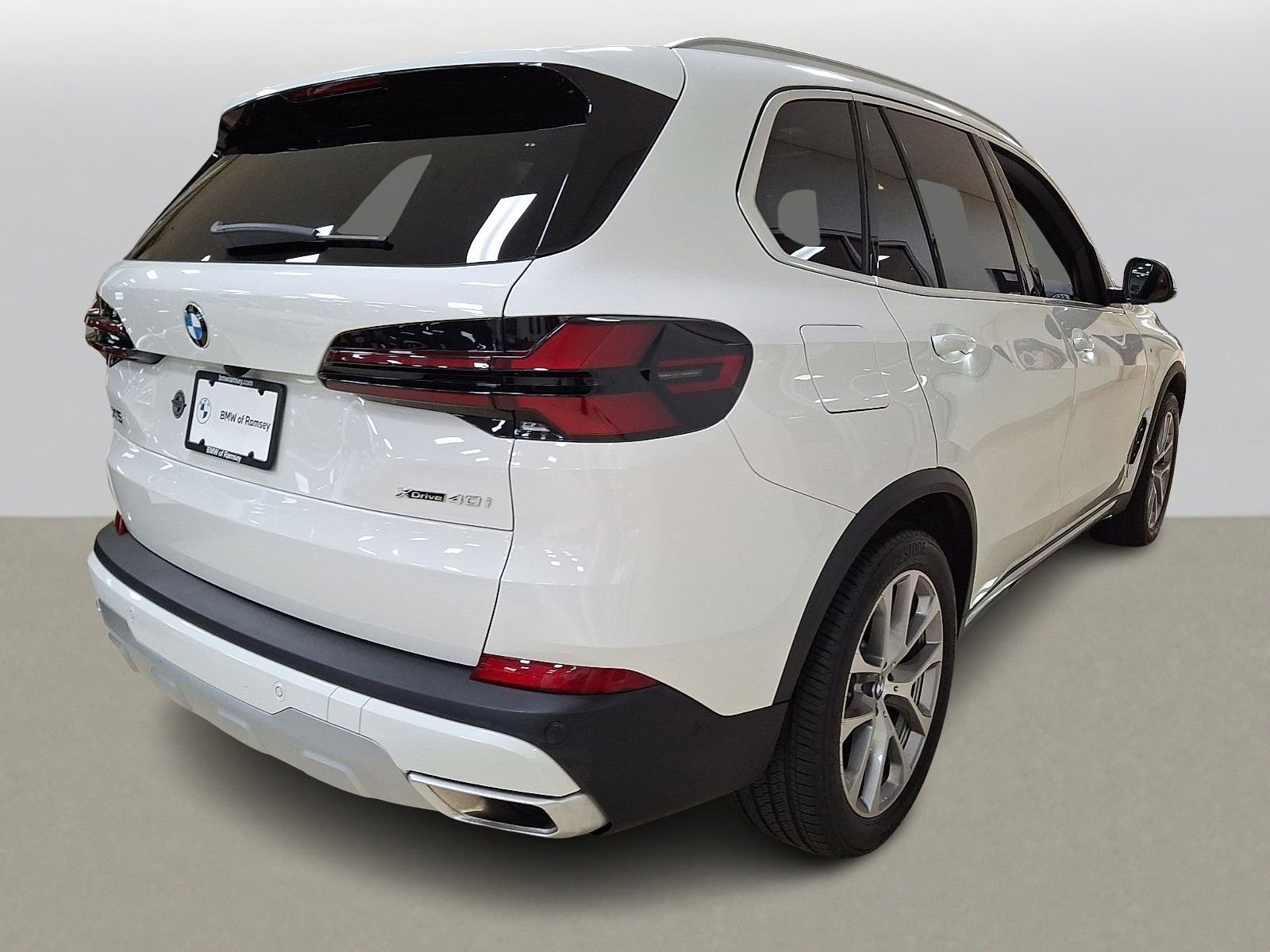 Used 2026 BMW X5 xDrive40i w/ Premium Package image 4
