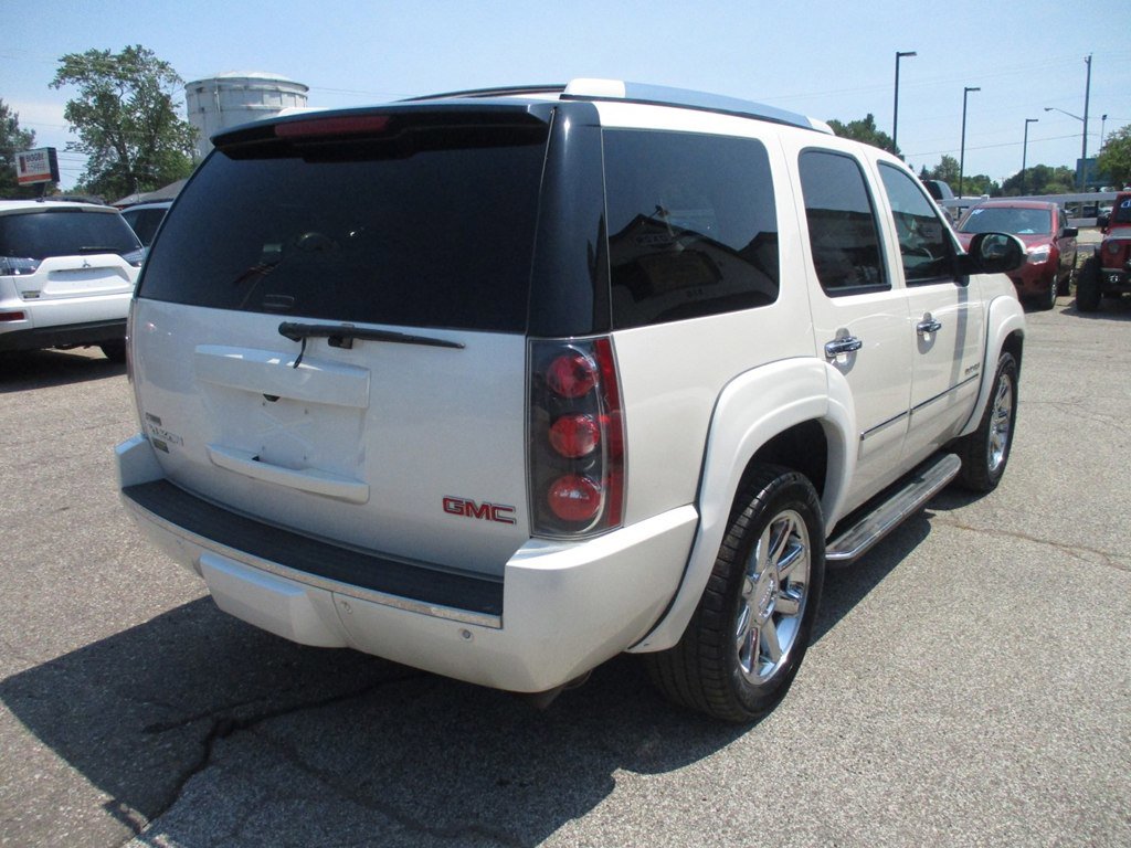 Used 2010 GMC Yukon Denali image 3