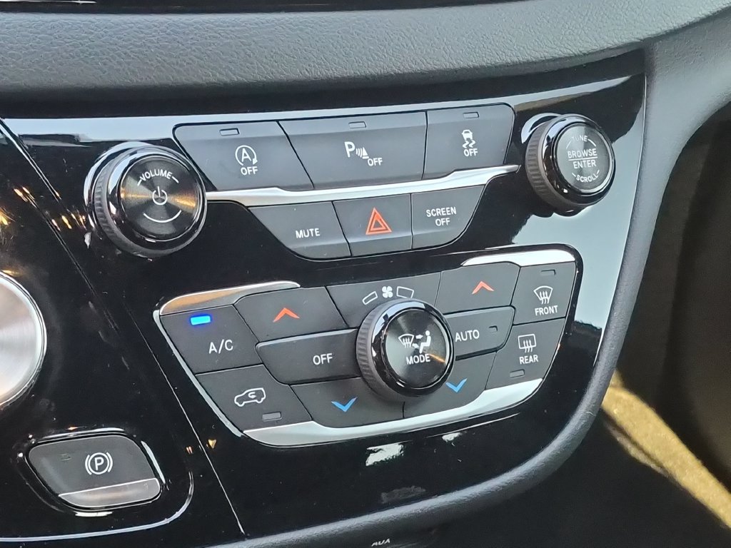 Used 2018 Chrysler Pacifica Touring Plus w/ S Appearance Package FWD image 19