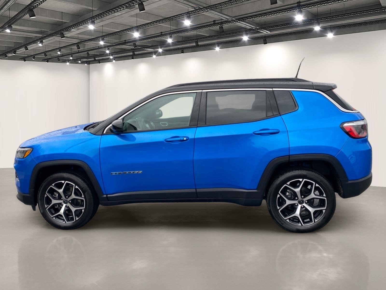 Used 2025 Jeep Compass Limited image 4