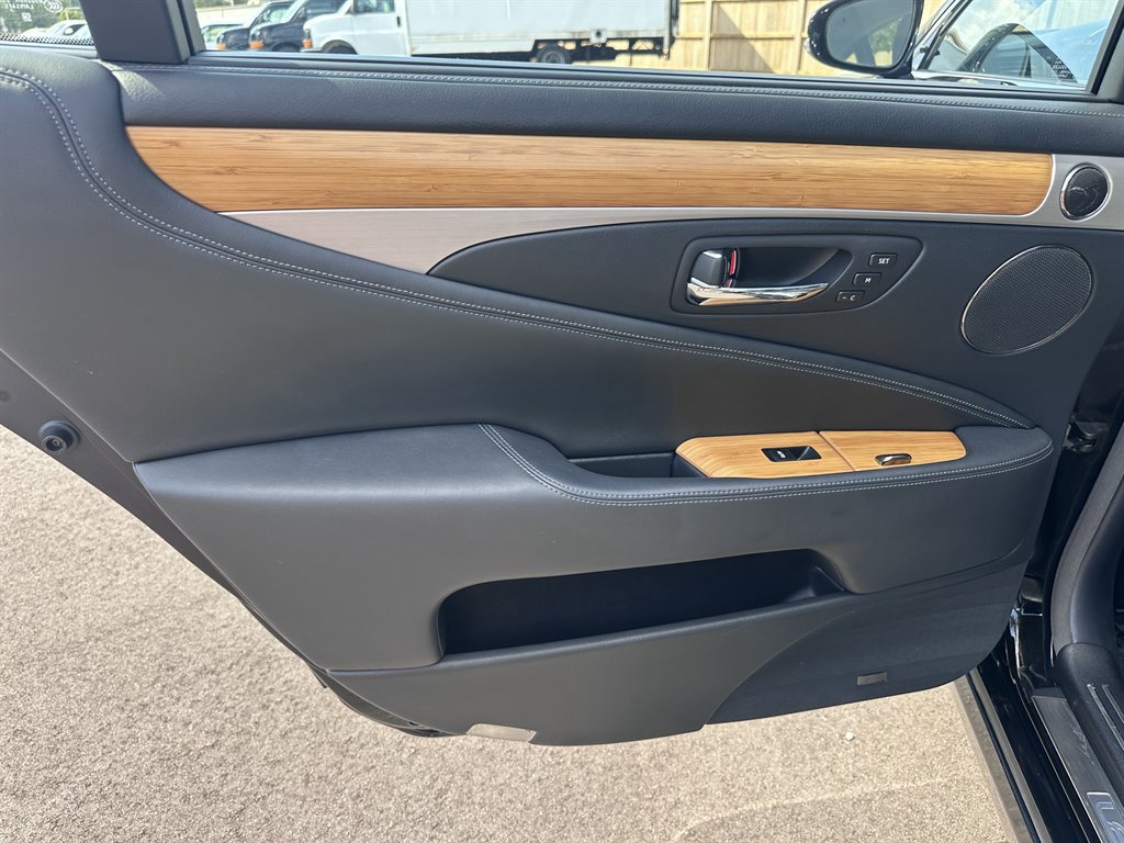 Used 2015 Lexus LS 460 L image 16