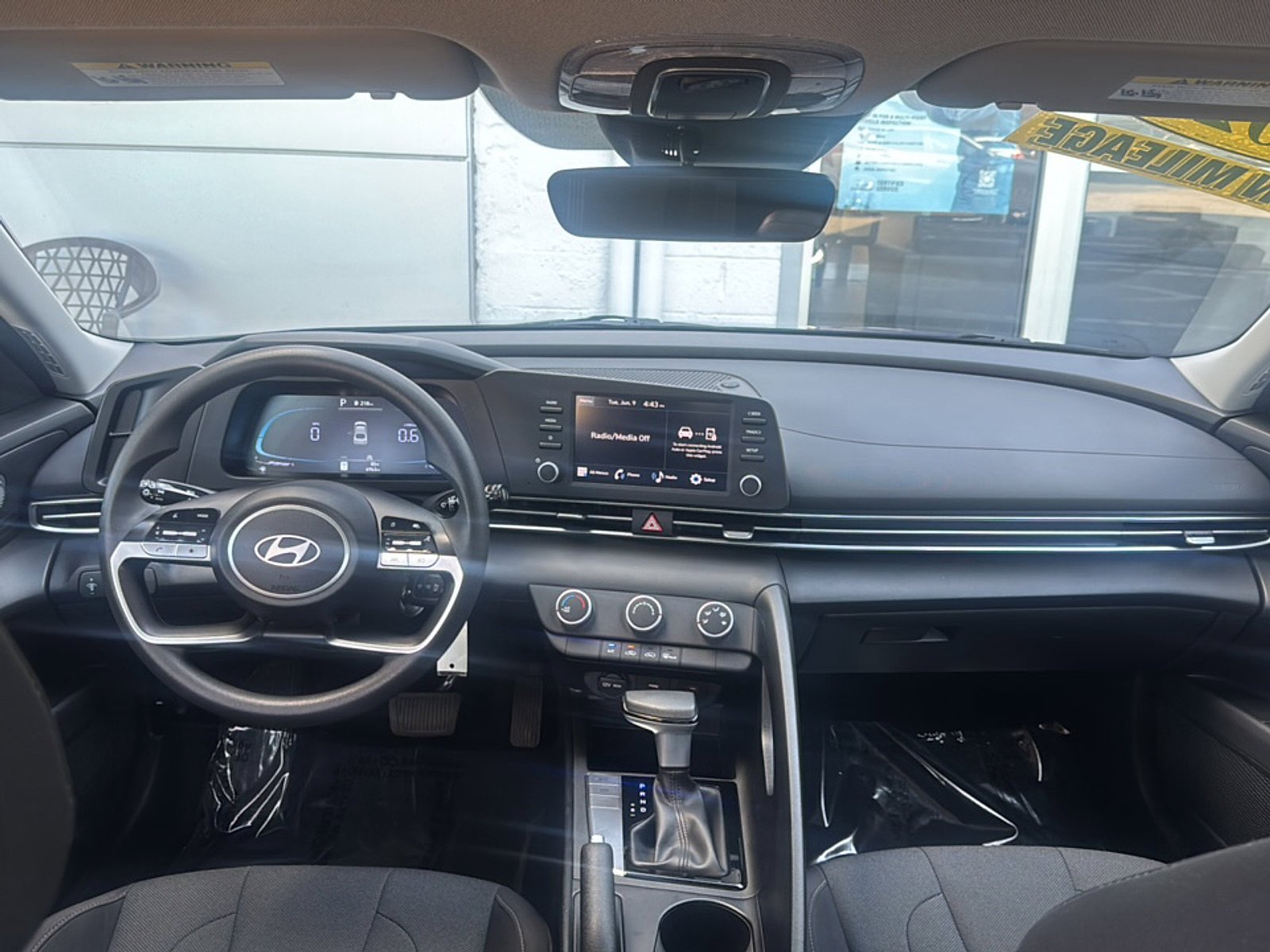 Used 2025 Hyundai Elantra SE FWD image 24