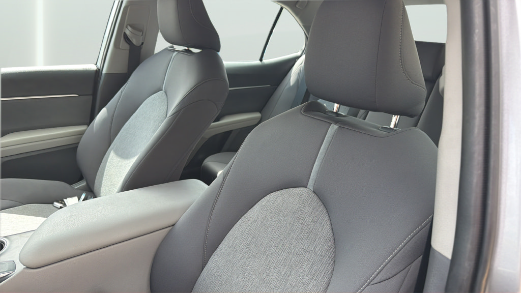 Used 2021 Toyota Camry LE FWD image 11