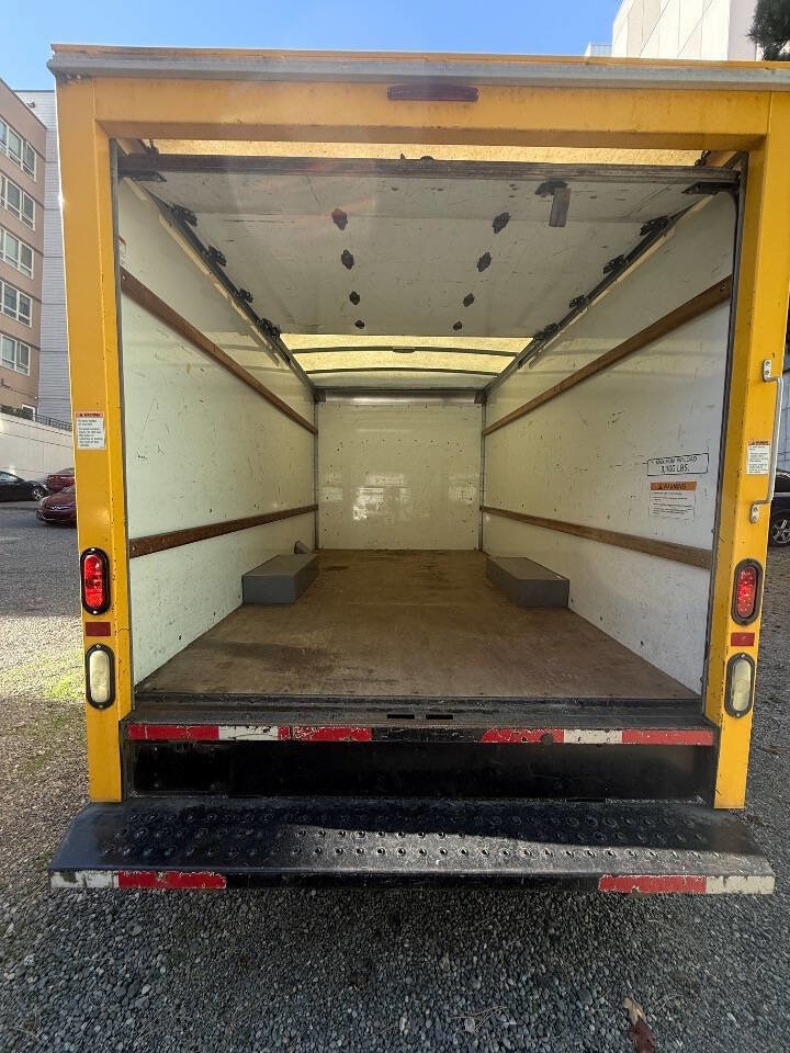 Used 2015 GMC Savana 3500 image 11